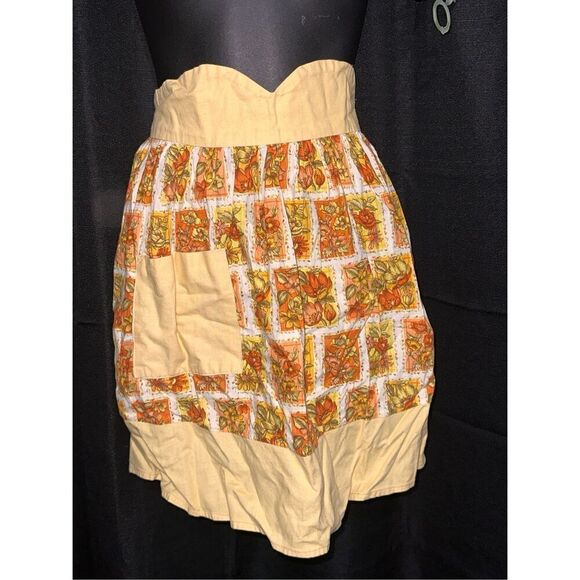 VINTAGE Hand Made Vintage (1960s?) Beautiful Fall / Autumn Harvest Theme Half Wa - Picture 1 of 6